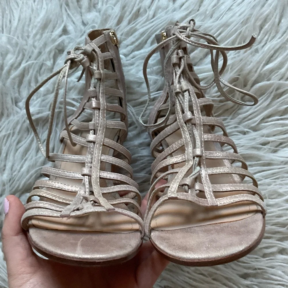 Pour La Victoire Metallic Rose Gold Leather Gladiator Lace Up Block Heel EUC 9